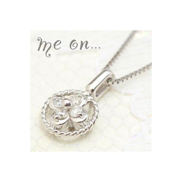 【me on...】ねじり加工で女性らしい胸元に☆K10ホワイトゴールドフラワーモチーフダイヤモンドネックレス