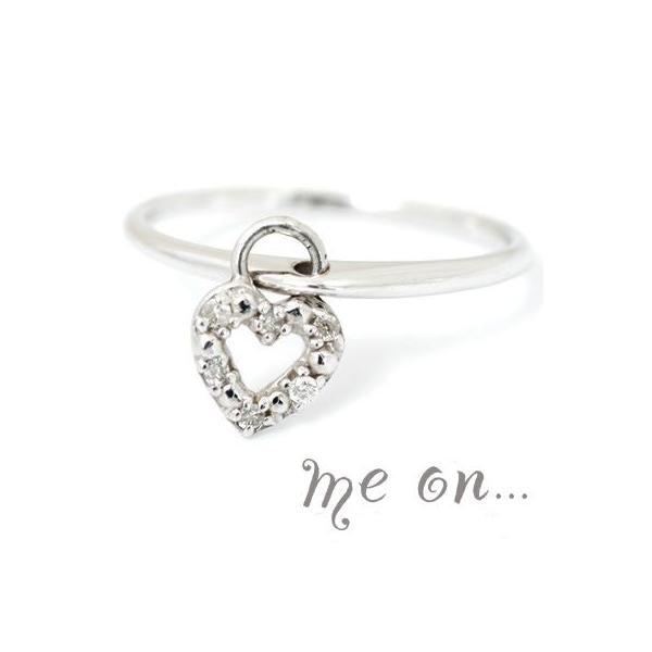 me on... 6つのダイヤモンドを秘めたハートチャーム ときめく胸 18金(18K)ダイヤモンド・ハートチャーム付ピンキーリング
