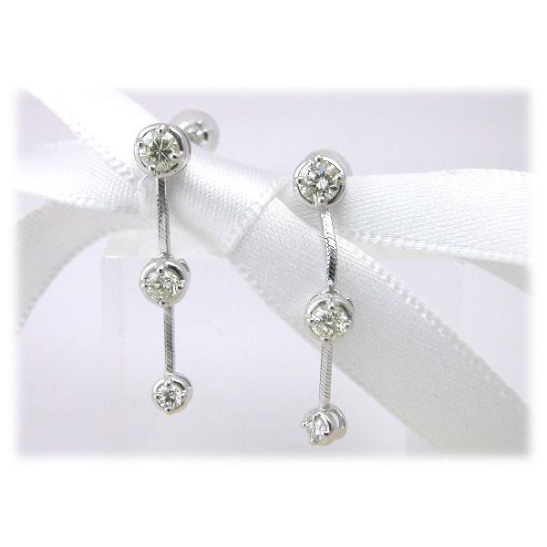K18WG スリーストーンダイヤモンドピアス D,0.60ct