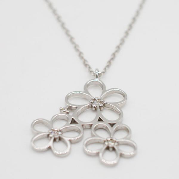 ダイヤモンドK18WGフラワーデザインペンダントネックレス 0.03ct