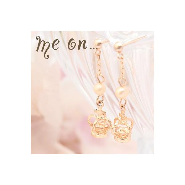 【me on...】真珠と十字架を頂く人気の王冠◆K10ピンクゴールド(PG)ジルコニアシャンパンとパールのクロスクラウン・ドロップ式ピアス